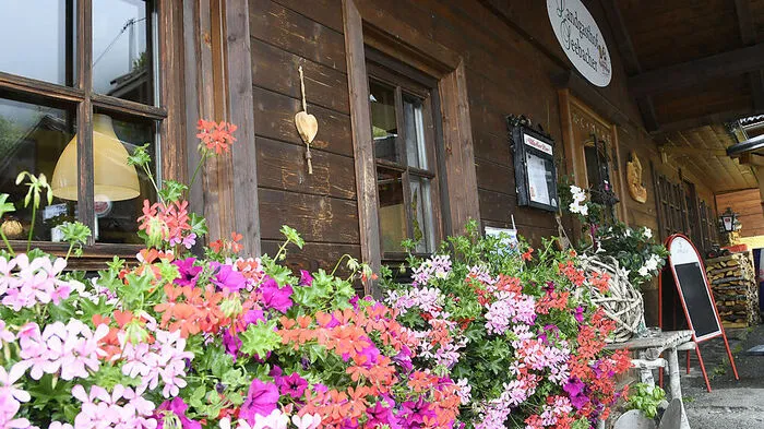 Das Bauernhaus, in dem sich heute derLandgasthof befindet, ist 180 Jahrfe alt