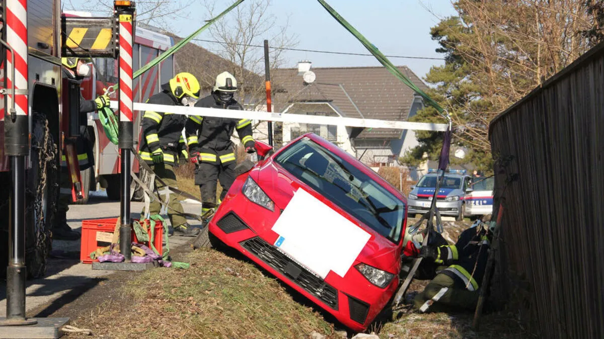 Die Lenkerin konnte sich selbst aus dem Auto befreien
