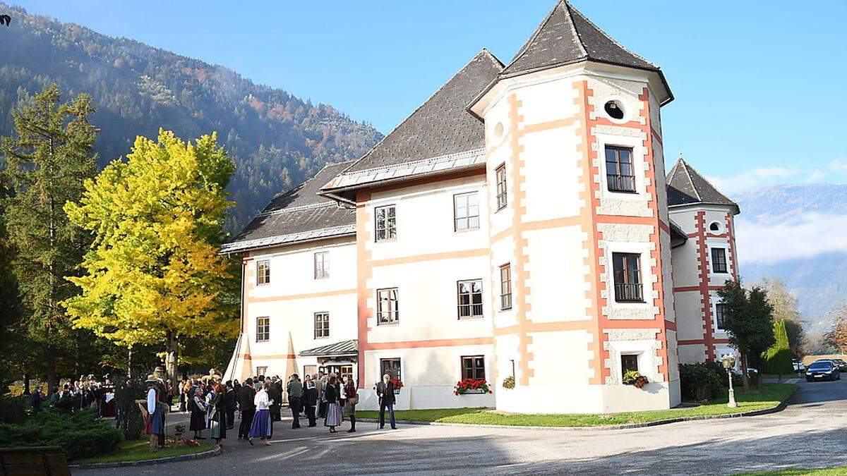 Schloss Drauhofen in der Gemeinde Lurnfeld wird um 2,5 Millionen Euro zum Verkauf angeboten