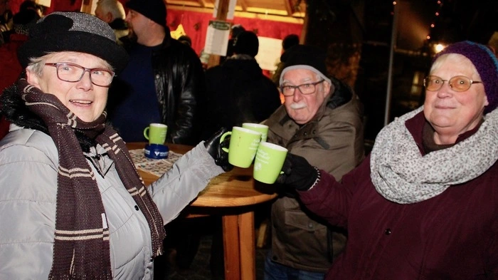 Bei klirrender Kälte wurde dieses Jahr der bereits traditionelle Adventmarkt in Friedberg eröffnet.