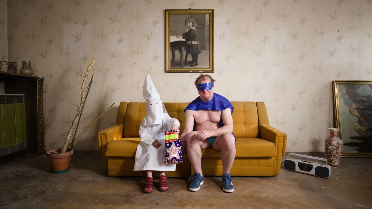 Wahr­heit oder Lüge? Alex­an­der Mit­te­rer legt in „Born to fake“ nicht so schnell seine Mas­ken ab