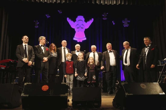 Christmas Classics Extravaganza steht für eine geniale Zusammenstellung der schönsten internationalen Weihnachtslieder unserer Zeit.
