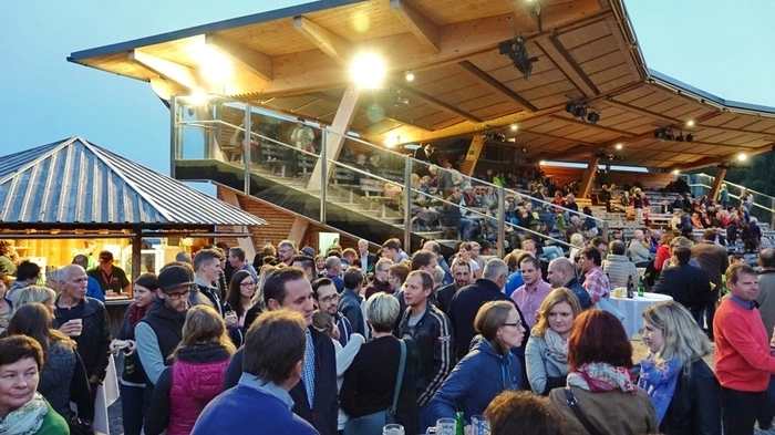 Schon am späten Nachmittag kamen die musikbegeisterten Pixner Fans aus nah und fern auf die Brandluckn im Bezirk Weiz und und erlebten dort einen wunderbares musikalisches Feuerwerk.