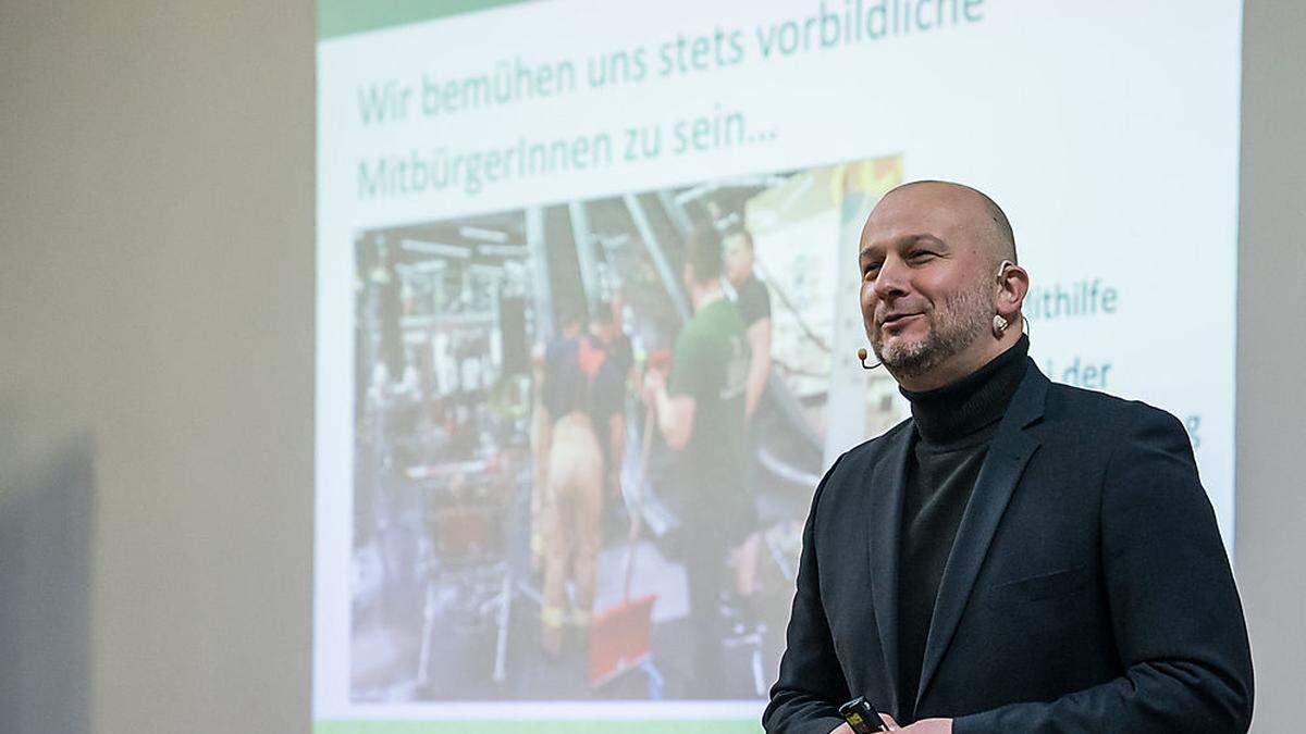 Mahdi Mekic bei einer Veranstaltung in der Moschee im heurigen Jänner