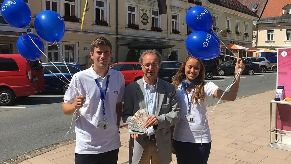 Karl Dobner, Valentin Schoier und Valerie Schlagenhaufen (von links) empfingen die Feldkirchner