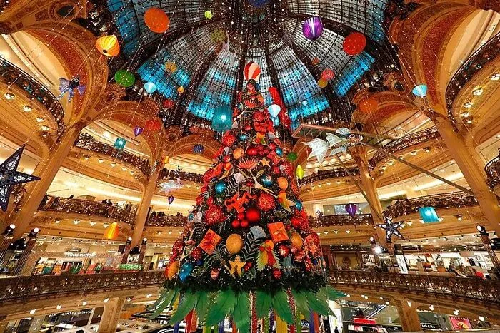 Alljährlich ein Höhepunkt in Paris: Die Weihnachtsdeko in den Galeries Lafayette!