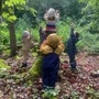 Die Kinder der Zwergenhütte spielen gerne in der Natur