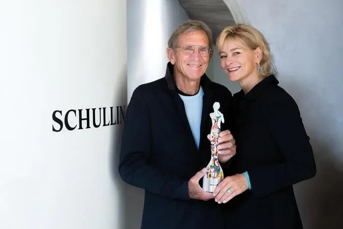 Schmuck-Kollektion 2026 „ICONIC M“ im Theaterhaus | Wenn Hans und Anne Marie Schullin ihre neue Kollektion vorstellen, wird es spektakulär - so auch dieses Mal im Grazer Theaterhaus ...