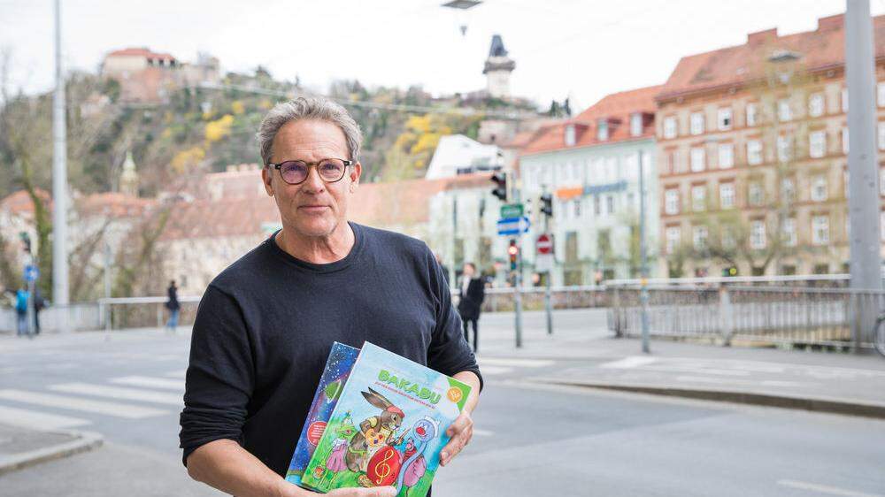 Den Ohrwurm in der Hand: Christian Tramitz war erstmals in Graz und sprach mit der Kleinen Zeitung über „Bakabu“ und „Hulapalu“