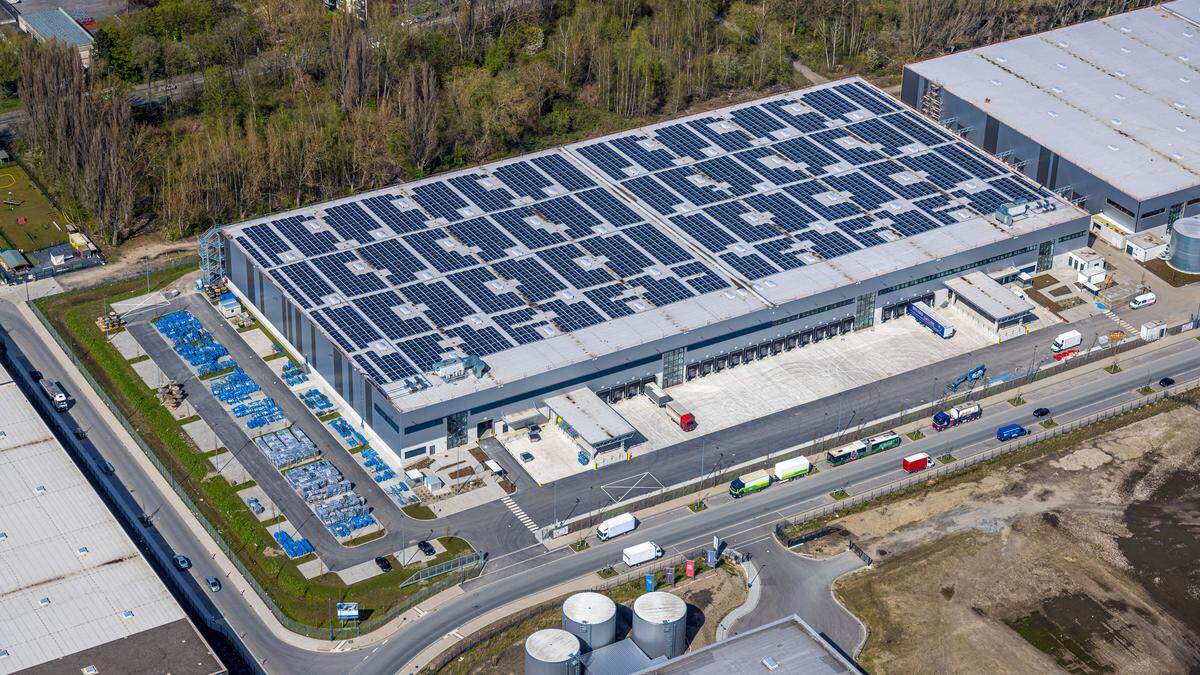 Fünf Länder fordern, dass Verwaltungsgebäude, Supermärkte, Flachdächer und Industrieanlagen verpflichtend mit Fotovoltaikanlagen ausgestattet werden müssen.