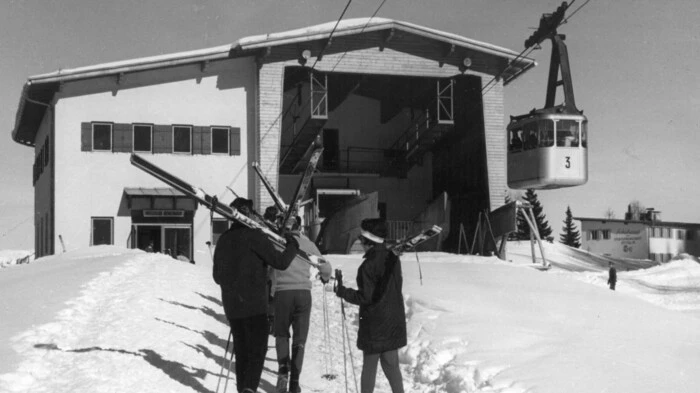 Ursprünglich als Attraktion für den Sommertourismus geplant, erkannte man schnell das Potenzial der Pendelbahn für den Wintersport.