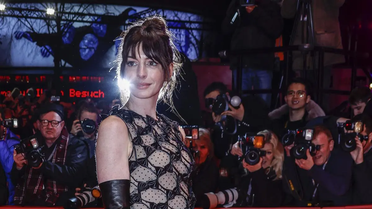 Auch bei der Eröffnung an der Spree anwesend: Hollywoodstar Anne Hatheway ...