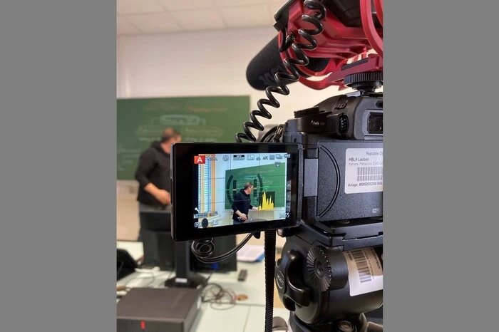 Produziert wurde das Video an der HLW Leoben im Zuge im Fach Kommunikation und Mediendesign.