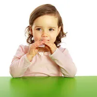 Eltern sollten die Fruchtriegel eher als Nascherei, und nicht als gesunde Zwischenmahlzeit ansehen.