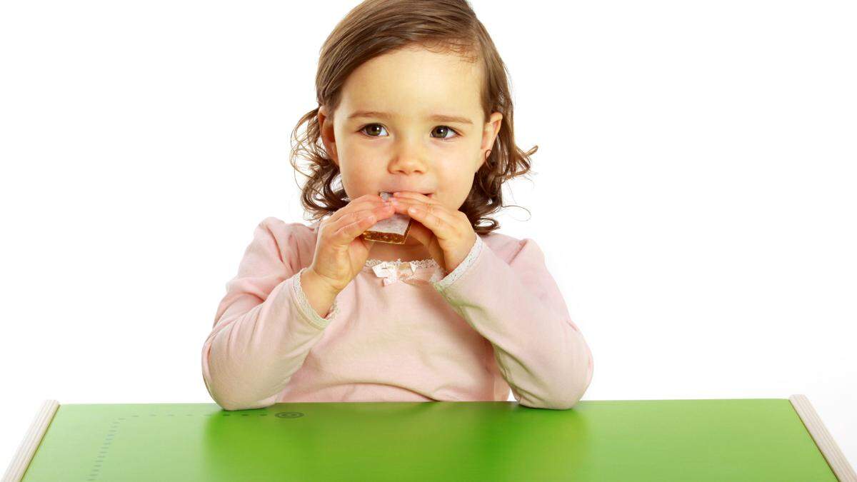Eltern sollten die Fruchtriegel eher als Nascherei, und nicht als gesunde Zwischenmahlzeit ansehen.