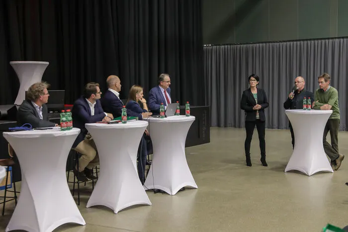 Die APG-Vertreter im Gespräch mit Richard Walcher und Günter Rettenbacher von "Fairkabeln Ennstal"