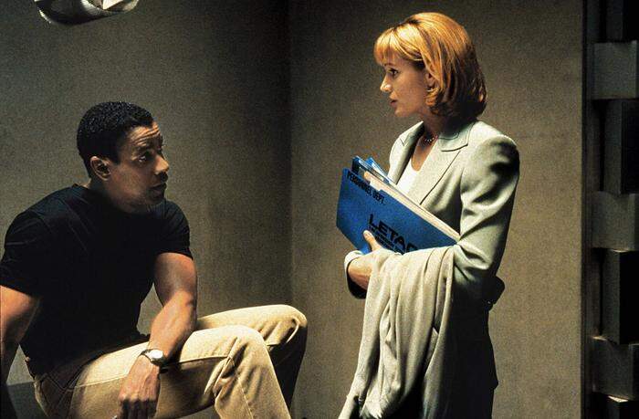 Denzel Washington & Kelly Lynch in „Virtuosity“