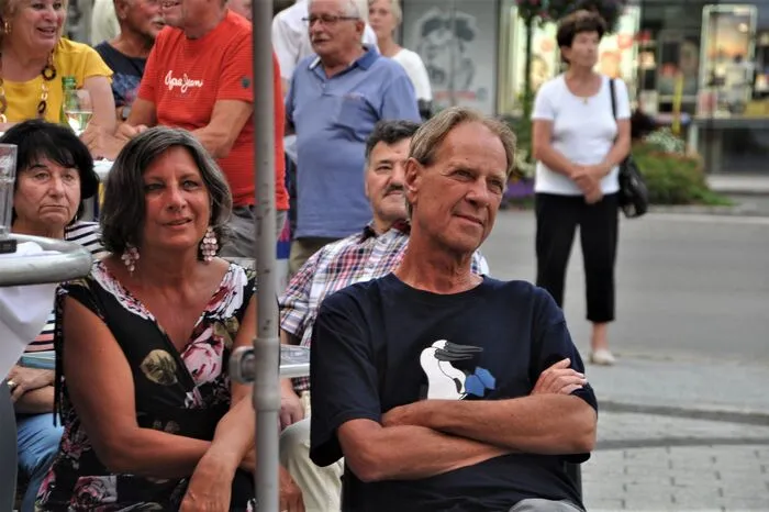Klicken Sie sich durch weitere Bilder.