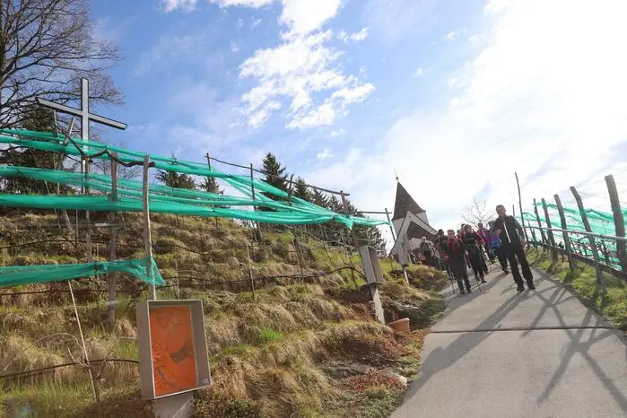 Eine Einkehr ist  beim Gasthof „Zum Alten Messner“ am Wachsenberg eingeplant.