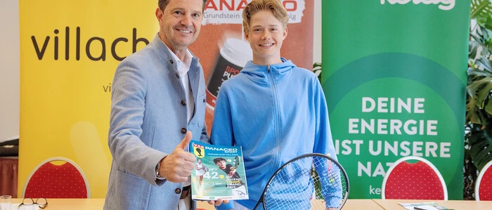 Turnierdirektor Gernot Dreier mit der Kärntner Hoffnung Simon Holzfeind 