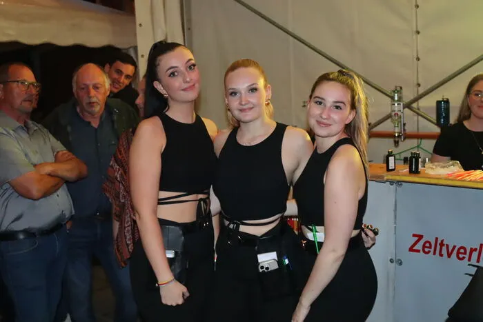 Klicken Sie sich durch die Fotos des Summeropening am Hauptplatz in Völkermarkt.