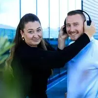 Jacqueline Schlögl und Joe Kohlhofer sind die beiden Hosts des neuen ORF-Podcasts „The Fast And The Fröhlich“.