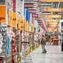 Das Bild zeigt Regale im Baumarkt Hornbach | Hornbach leitet wieder eine Expansion in Österreich ein. Heuer folgt ein Markt in Eisenstadt, 2026 der zweite im Raum Graz
