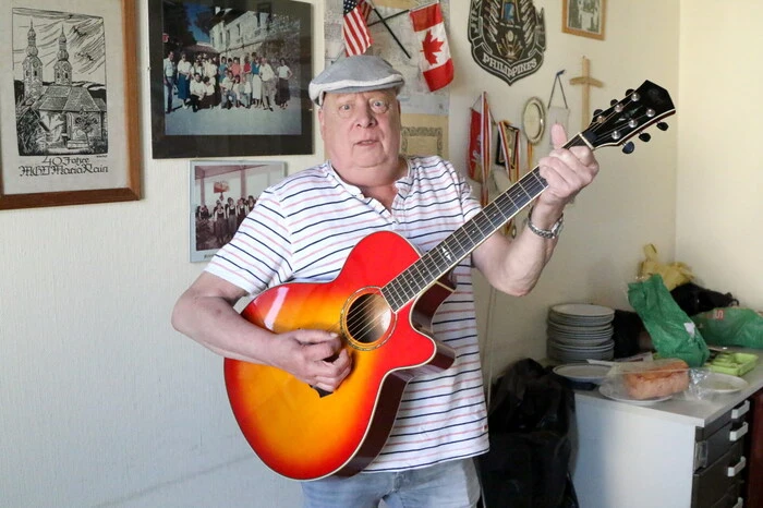 Übrigens: Für den musikalischen Aufputz sorgte Martin Radinger an der Gitarre. 