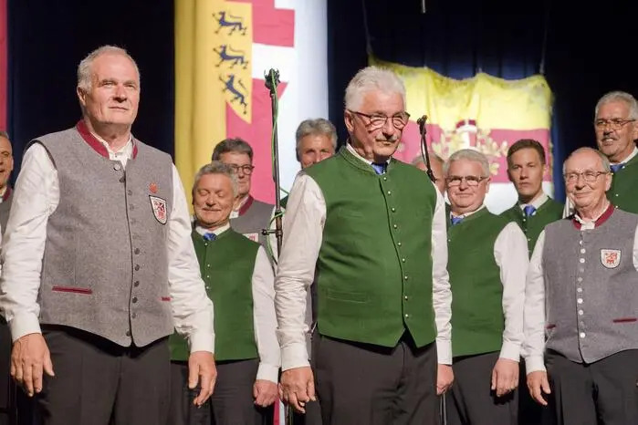 Obmann Karl Leitner zeigte sich erfreut über den großen Zuspruch und hieß insbesondere den Gastchor, den Männerchor Röthenbach aus dem Allgäu, herzlich willkommen.
