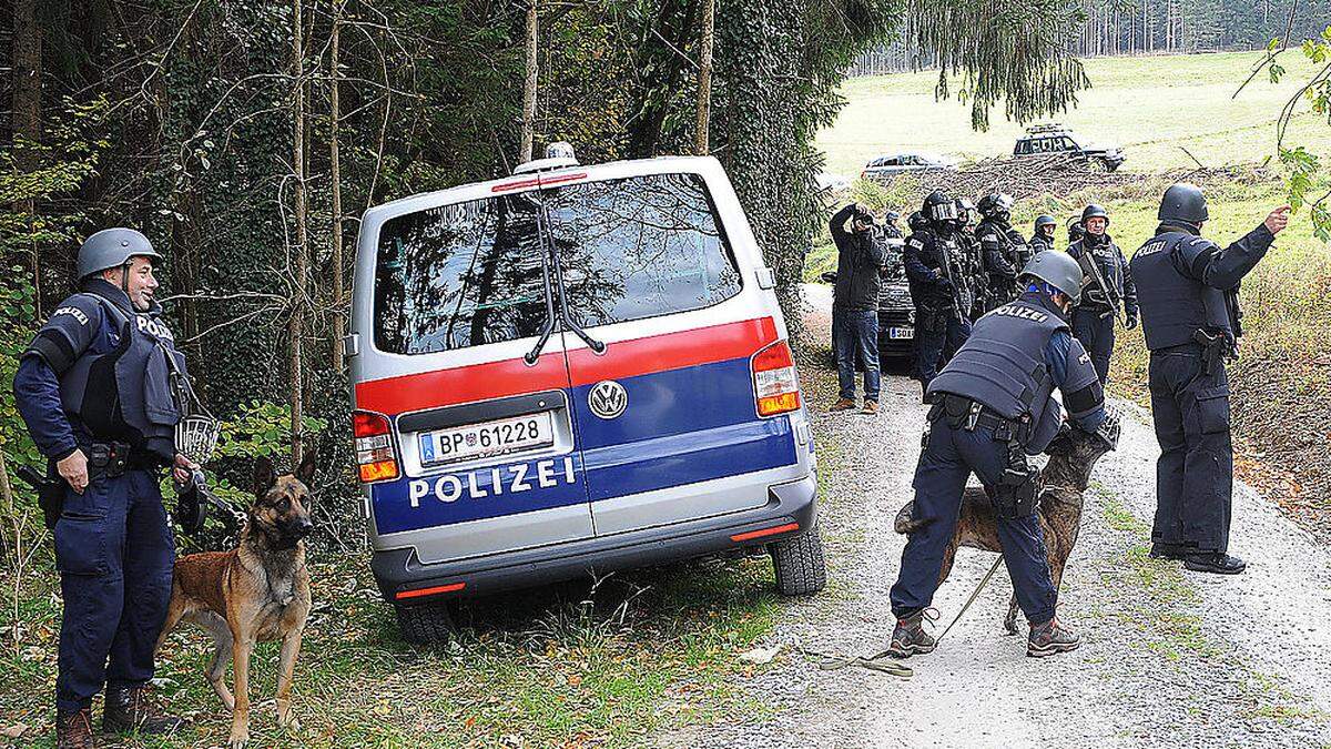 Die Hundestaffel im Einsatz in Stiwoll