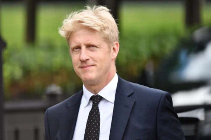 Auch den kleinen Bruder hat Premierminister Johnson untergebracht: Jo Johnson ist nun Staatssekretär im Wirtschaftsministerium. Der 47-Jährige war schon unter David Cameron und Theresa May Minister und ist wie sein Bruder Brexit-Befürworter.