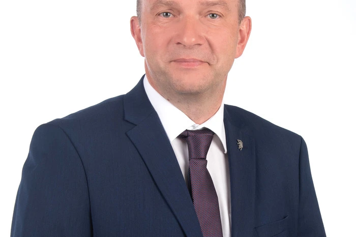 Der Bundesrat nimmt den Platz von Hans Seitinger ein, sobald dieser in die Regierung wechselt. Führt die Bezirkspartei Murtal und ist Bürgermeister von St. Marein-Feistritz.