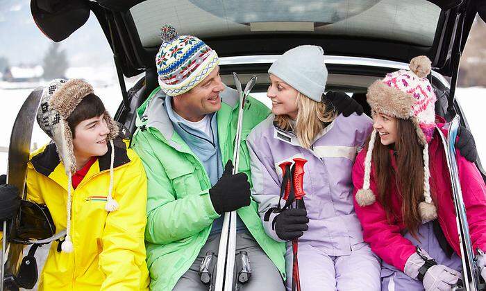 Die Skier geschnappt, noch kurz die Lage besprochen und dann geht’s auch schon ab auf die Piste!