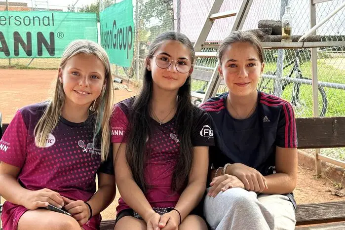 Rund 250 Besucherinnen und Besucher aus der Region versuchten ihr Glück den Kreuzer genau an der Linie auf dem weißen Spielfeld zu bringen