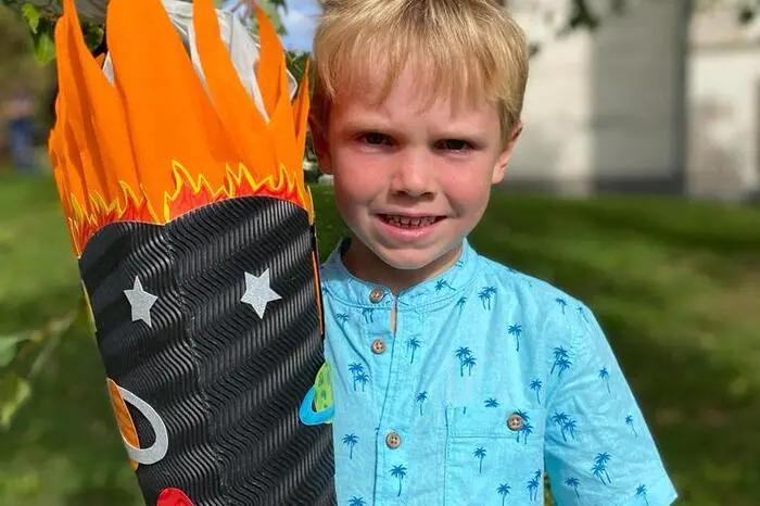 Felix hat den Schulstart erfolgreich gemeistert. Er besucht die Volksschule in Stallhofen.