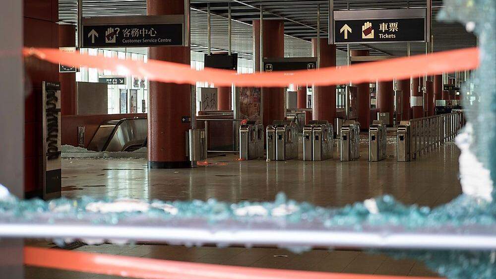Gesperrt: Das U-Bahn-Netz in Hongkong bleibt außer Betrieb.