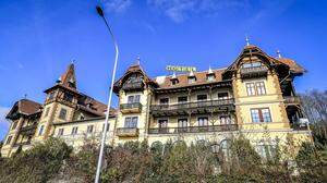 Das Schlosshotel Wörthersee droht weiterhin zu verfallen. Am Sonntag wird für den Erhalt des Baujuwels demonstriert