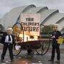 Aktivisten fordern vor dem Tagungsort in Glasgow mehr Bewegung beim Klimaschutz