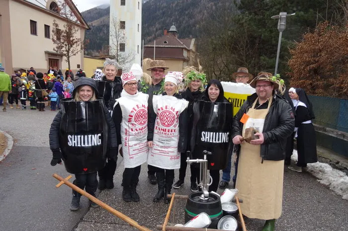 Stammgäste, Mitarbeiter und Freunde der Privatbrauerei "Shilling".