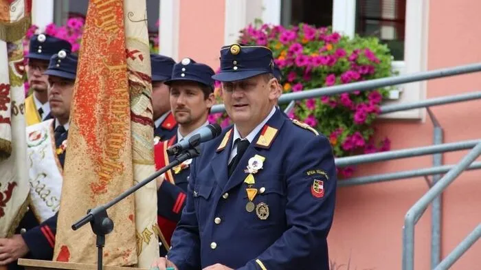 Wolfgang Maier (rechts) ist seit mehr als vier Jahrzehnten Feuerwehrmann mit Leib und Seele