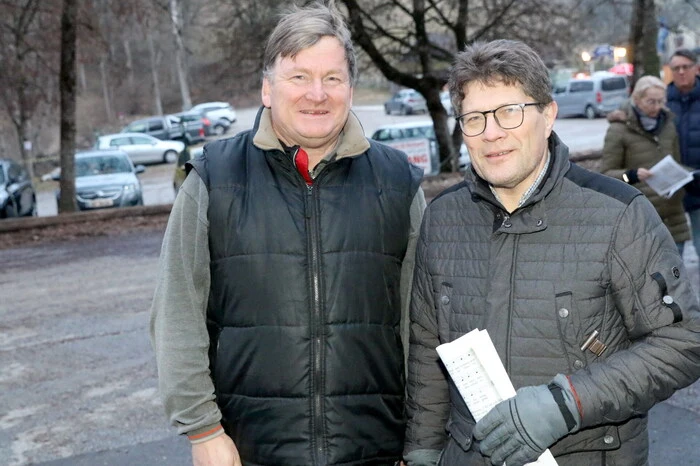 Übrigens: Als eifrige Sänger gesehen wurden weiters unter anderen Stiftspfarrer Christian Stromberger sowie Rotkreuz-Bezirksgeschäftsleiter Heinz Gritzner (von links).