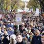 Tausende Menschen forderten heute in Wien mehr Geld für die Universitäten