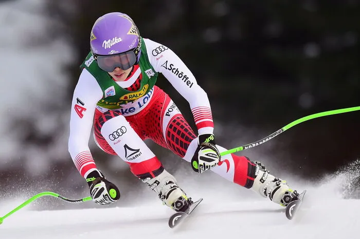 In beiden Saisonen sicherte sie sich auch die kleine Kristallkugel im Riesenslalom. 2013/14 holte sie sich auch den Kombinationsweltcup.