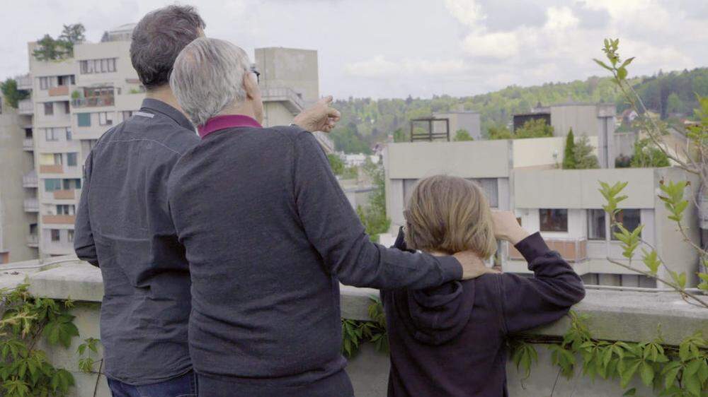 Szene in der Grazer Terrassenhaussiedlung, aus dem Film &quot;Der Stoff, aus dem die Träume sind&quot;