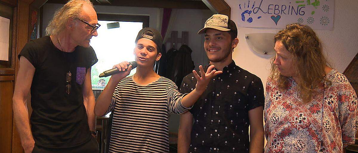 Supertalent Abdullah Azad und sein Bruder Mostafa im Flüchtlingsheim Lebring