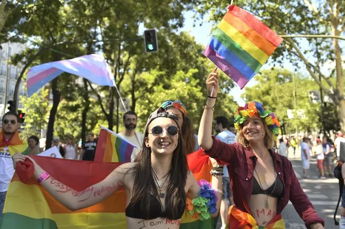 Auch wenn die Organisatoren mit bis zu drei Millionen Teilnehmern gerechnet hatten, handelte es sich dennoch möglicherweise um den größten der bisher fünf WorldPride-Umzüge.