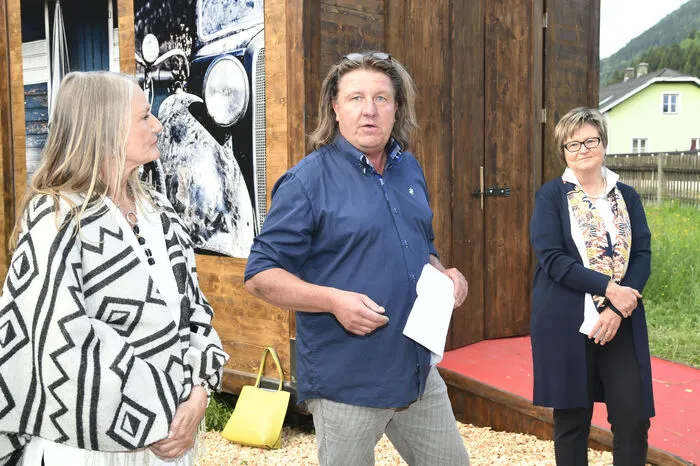 Die Galeristen Tatjana und Jens August sowie die Geschäftsführerin der Kulturinitiative Gmünd, Erika Schuster.