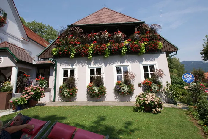 Fünf Floras für den Berggasthof König, Frieda u. Sieglinde König, Pöllauberg