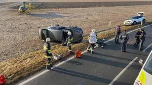 Für die Dauer der Bergungsarbeiten war die Straße für den gesamten Verkehr gesperrt