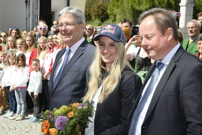 Stolz auf die erfolgreiche Snowboard-Weltmeisterin waren auch Landeshauptmann Peter Kaiser und Bürgermeister Johann Schuster.